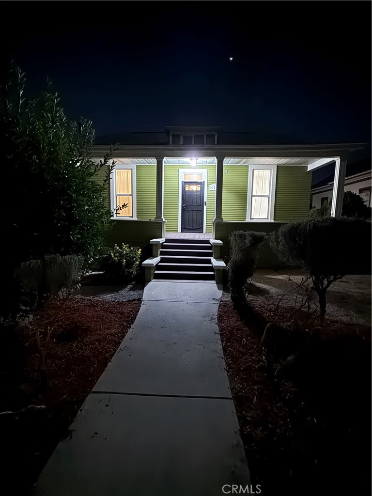 https://media.crmls.org/medias/b0e22a8f-552e-4aac-ab80-d1465e14499d.jpg?preset=X-Large