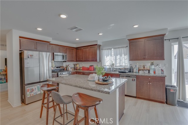 1963 Old Steel Way, Hemet CA: https://media.crmls.org/medias/b0e29eb4-954b-44ec-83a5-47989bc59196.jpg