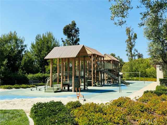 10 Shadybend, Irvine CA: https://media.crmls.org/medias/b0e2a014-0051-4af2-852e-d291bd6c2e9e.jpg