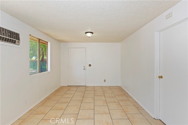 7486 Earhart Avenue, Hesperia CA: https://media.crmls.org/medias/b0e30d92-d069-464b-90ae-4c68d19a1c2b.jpg