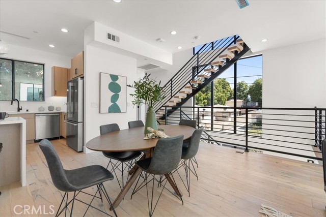 Detail Gallery Image 1 of 1 For 5732 N Canvas Ct, North Hollywood,  CA 91601 - 3 Beds | 3/1 Baths