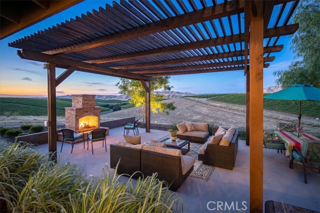 Detail Gallery Image 17 of 68 For 950 Indian Dune Rd, Paso Robles,  CA 93451 - 5 Beds | 4 Baths