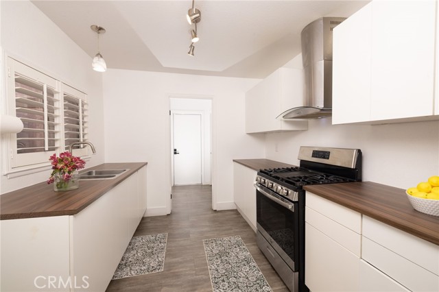 5760 Falling Leaf Lane, Jurupa Valley CA: https://media.crmls.org/medias/b0e498d7-575e-4988-b4d9-2b0719126cac.jpg