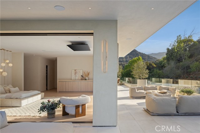 17177 Adlon Road, Encino CA: https://media.crmls.org/medias/b0e4a972-eb90-45d4-aa09-479eebb2c4d0.jpg