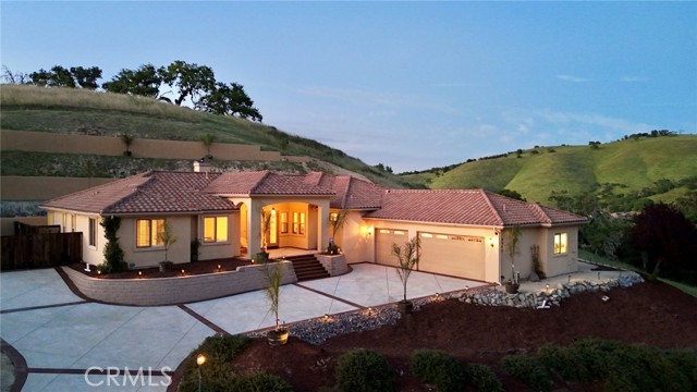 Detail Gallery Image 1 of 51 For 9805 Steelhead Rd, Paso Robles,  CA 93446 - 3 Beds | 3/1 Baths