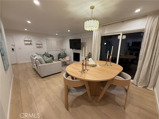 Detail Gallery Image 23 of 27 For 22139 Burbank, Woodland Hills,  CA 91367 - 2 Beds | 2 Baths