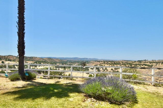1924 Surrey Way, Paso Robles CA: https://media.crmls.org/medias/b0e60739-9a23-4de6-ae81-42f23f23cf5e.jpg