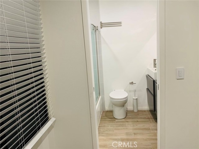 8300 Manitoba Street, Playa del Rey CA: https://media.crmls.org/medias/b0e62484-40e7-4847-84cb-d75b28f00e91.jpg