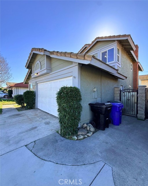 Detail Gallery Image 2 of 24 For 14725 Westward, Fontana,  CA 92337 - 3 Beds | 2/1 Baths
