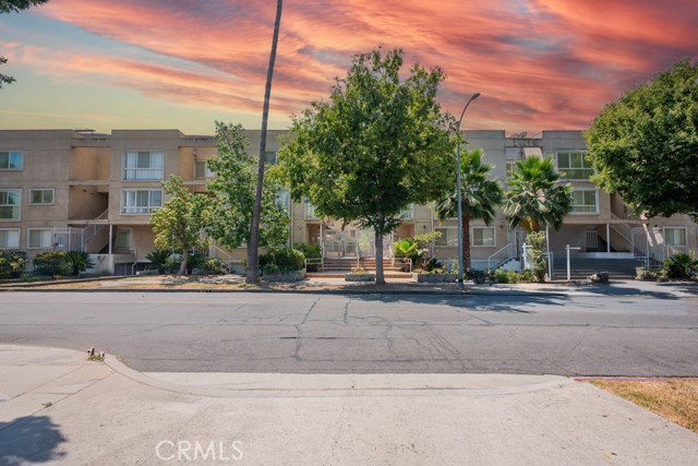110 W Maple Street, Glendale CA: https://media.crmls.org/medias/b0e88cd7-ee0e-4326-8e19-1b1775646371.jpg