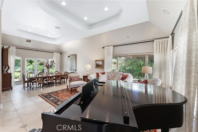 Detail Gallery Image 19 of 75 For 284 South Quintana, Anaheim Hills,  CA 92807 - 5 Beds | 3 Baths