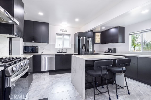 Detail Gallery Image 13 of 39 For 19127 Enadia, Reseda,  CA 91335 - 4 Beds | 2 Baths