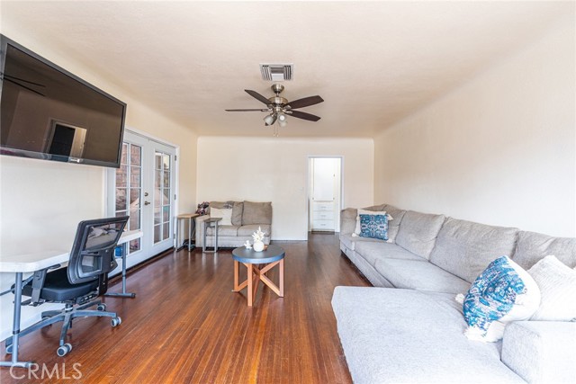 601 S Pearl Avenue, Compton CA: https://media.crmls.org/medias/b0ea6b9e-f692-474b-b9a7-fbc6b1efe334.jpg