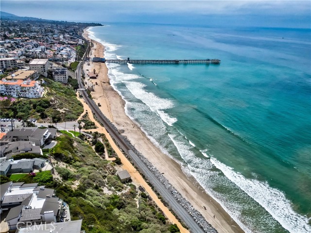 236 W Mariposa, San Clemente CA: https://media.crmls.org/medias/b0ea9e4a-12e1-4d2f-87e7-36680a7105c4.jpg