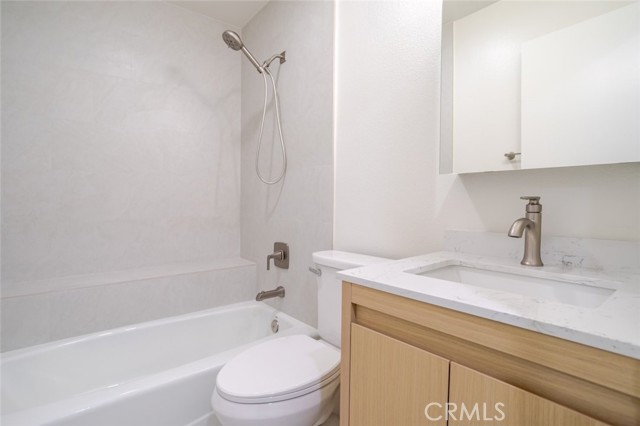 Detail Gallery Image 7 of 19 For 310 E Providencia Ave #108,  Burbank,  CA 91502 - 3 Beds | 2 Baths