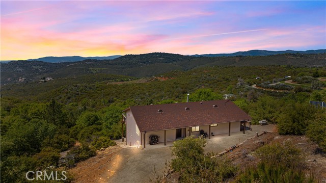 7525 Starlight Way, Julian CA: https://media.crmls.org/medias/b0eba4c5-46f8-41c6-b996-a7b90635c1e6.jpg