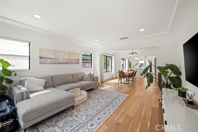 Detail Gallery Image 17 of 49 For 3345 Oakhurst Ave, Los Angeles,  CA 90034 - 3 Beds | 3 Baths