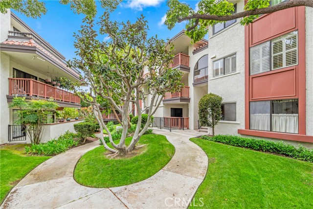 6222 Riviera Circle, Long Beach CA: https://media.crmls.org/medias/b0ed46ff-e4e8-4bb5-92de-a635808a59df.jpg