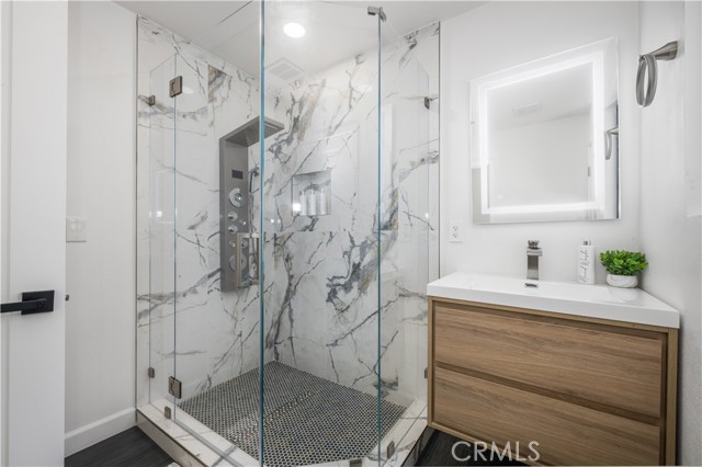 Detail Gallery Image 11 of 32 For 122 21st St, Huntington Beach,  CA 92648 - 3 Beds | 5/1 Baths
