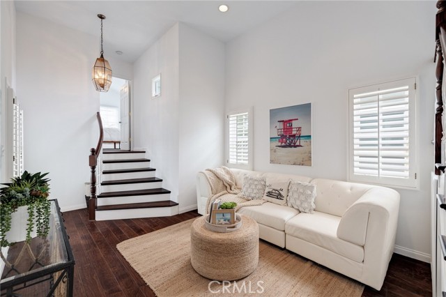 Second living room, vaulted ceilings