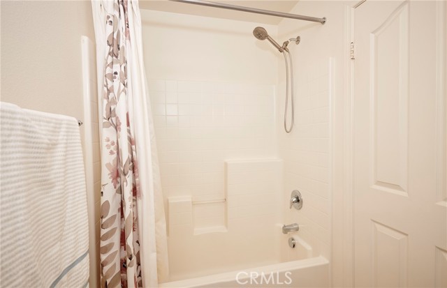 4049 Running Oak Lane, San Bernardino CA: https://media.crmls.org/medias/b0ef9229-1f9e-4c79-941a-e7ed4bf67b51.jpg