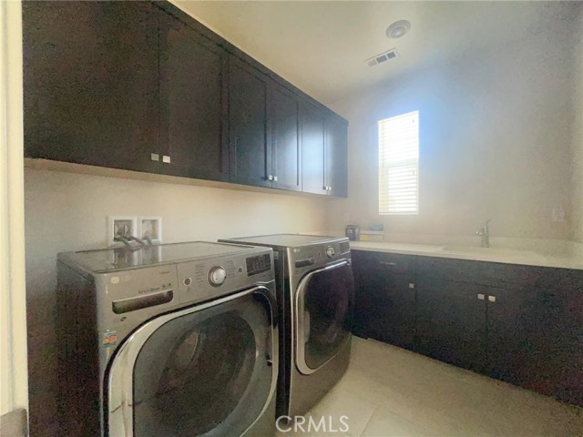 99 Swift, Irvine CA: https://media.crmls.org/medias/b0efdf14-9f84-49d5-a7b8-f64de4652e82.jpg
