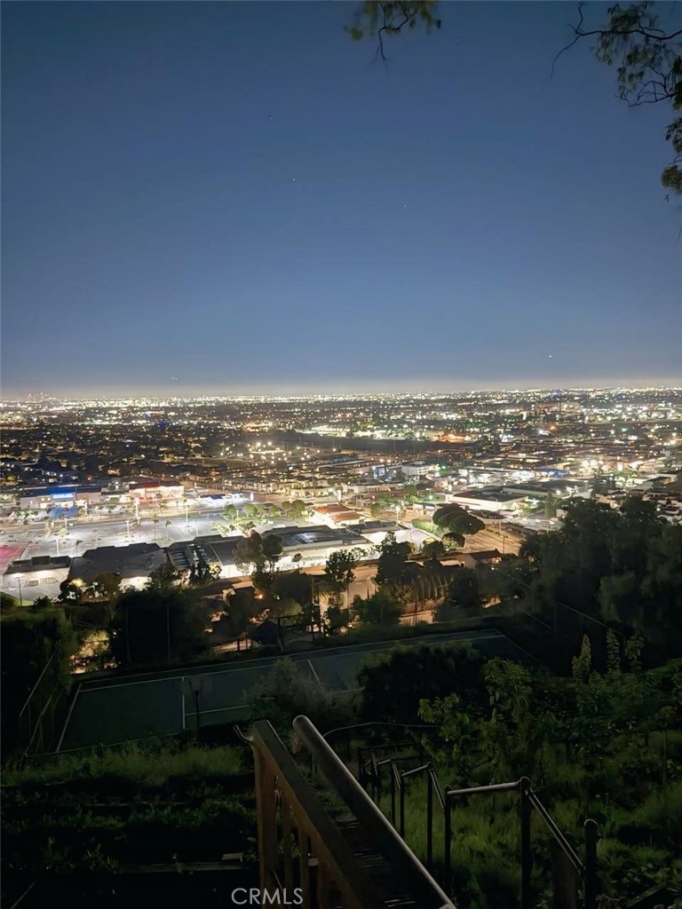 https://media.crmls.org/medias/b0f0221b-e883-4f7c-bfea-efb99a68a6b9.jpg?preset=X-Large