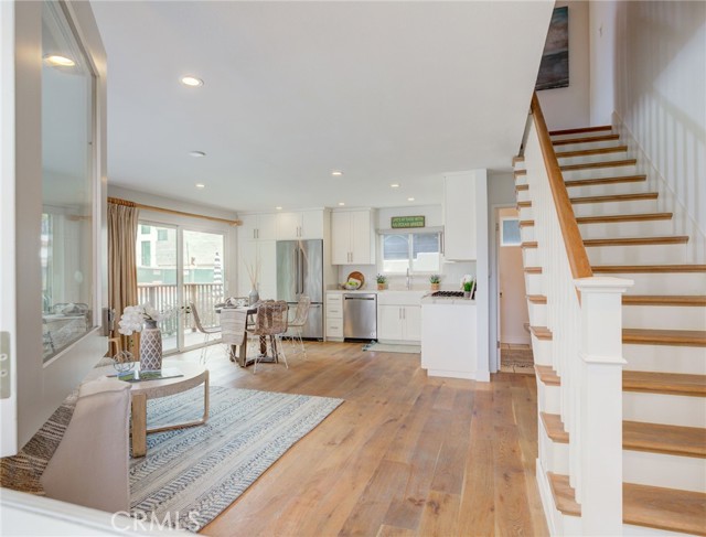 401 18th Street, Manhattan Beach, California 90266, 5 Bedrooms Bedrooms, ,2 BathroomsBathrooms,Residential,Sold,18th,SB22140138