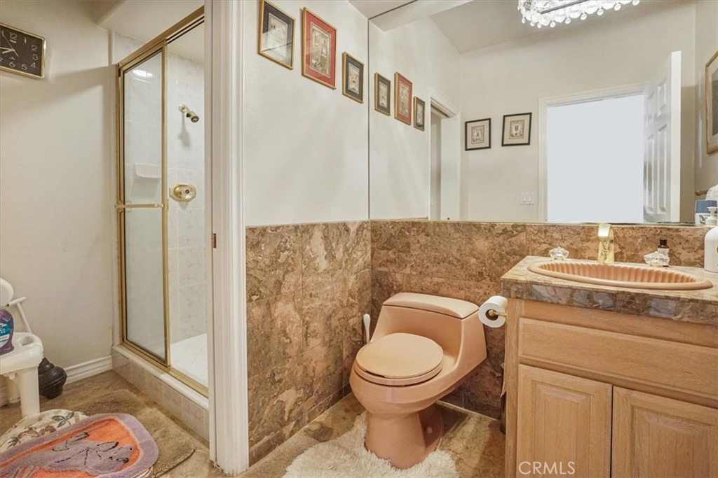 https://media.crmls.org/medias/b0f18775-389f-447b-9806-da9584c763a0.jpg?preset=X-Large