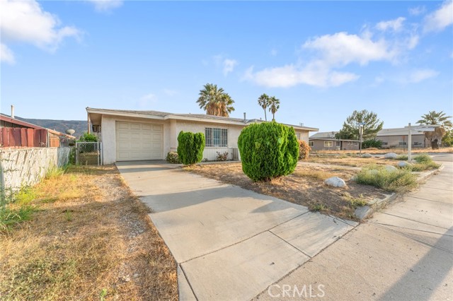 Detail Gallery Image 3 of 17 For 1510 E Nicolet St, Banning,  CA 92220 - 5 Beds | 3 Baths