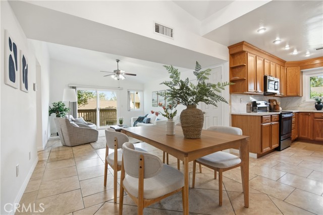 Detail Gallery Image 5 of 21 For 20887 Serrano Creek Rd #80,  Lake Forest,  CA 92630 - 3 Beds | 2 Baths