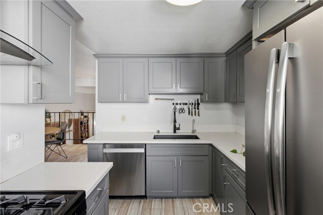 Detail Gallery Image 10 of 24 For 2100 W Palmyra #33,  Orange,  CA 92868 - 3 Beds | 1/1 Baths