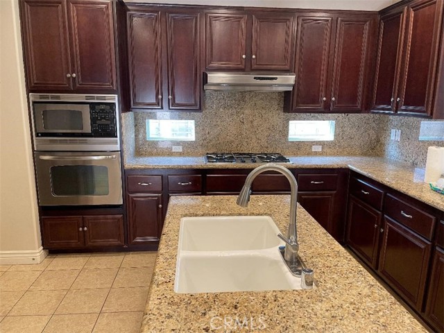 5307 Rose Arbor Lane, Bakersfield CA: https://media.crmls.org/medias/b0f5a497-490e-45cc-927d-59698603f142.jpg