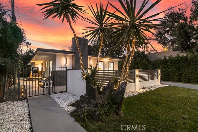 Detail Gallery Image 9 of 38 For 4867 Noble, Sherman Oaks,  CA 91403 - 3 Beds | 2 Baths