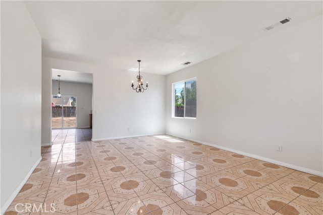 Detail Gallery Image 3 of 22 For 1673 Park Meadows Dr, San Jacinto,  CA 92582 - 5 Beds | 3 Baths