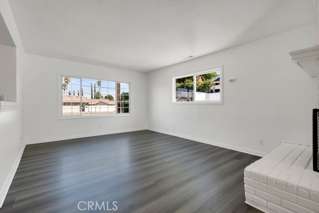8547 Tampa Avenue, Northridge CA: https://media.crmls.org/medias/b0f6c9f1-4381-4299-a326-6afb8dc8f956.jpg
