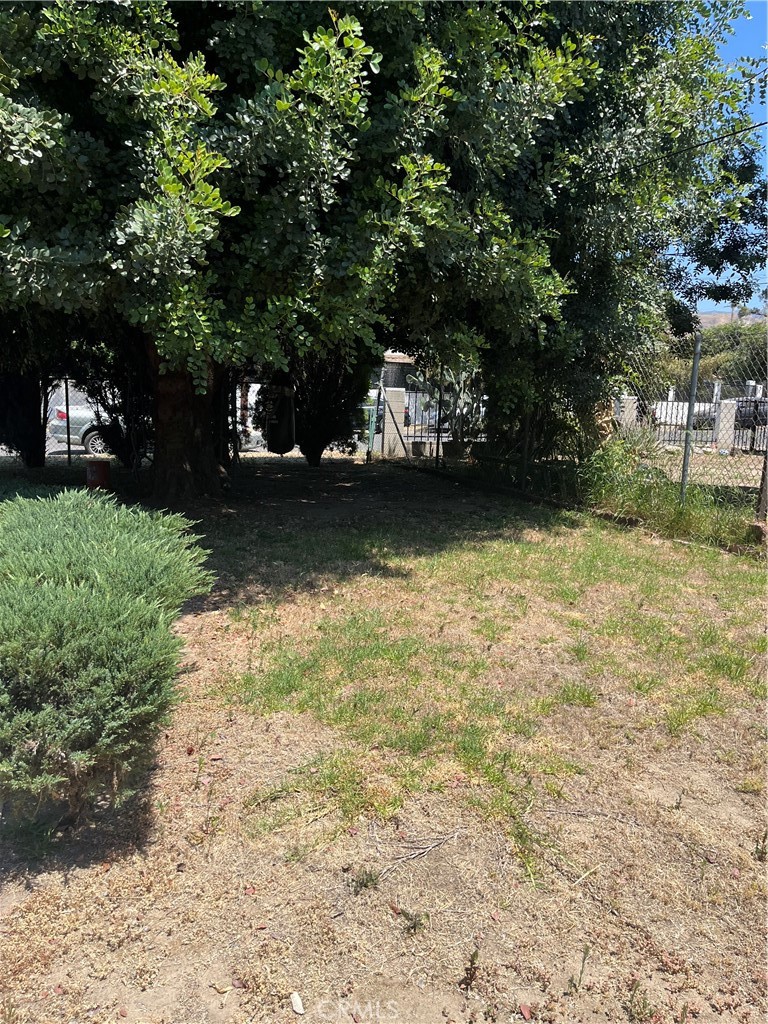https://media.crmls.org/medias/b0f8320e-bf59-4219-8a2e-35b7635d2e6b.jpg?preset=X-Large