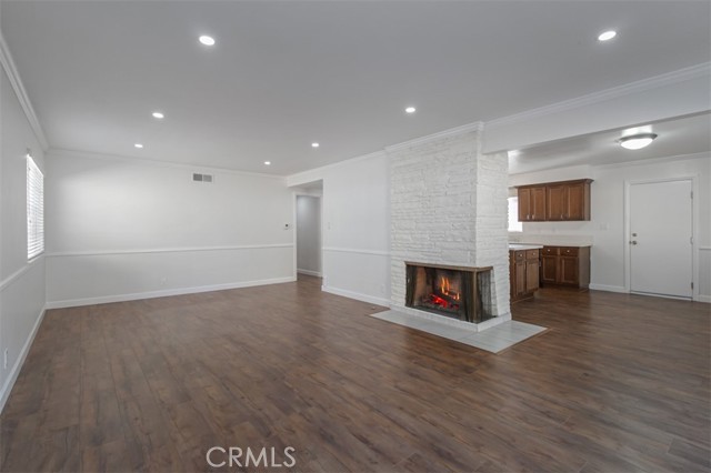 18639 Liggett, Northridge CA: https://media.crmls.org/medias/b0f868e3-148b-40fe-adf1-fdfb3ab520ea.jpg