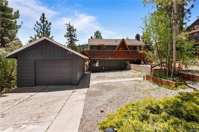 Detail Gallery Image 1 of 25 For 39273 Peak Ln, Big Bear Lake,  CA 92315 - 3 Beds | 2 Baths