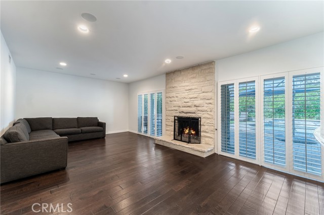 Detail Gallery Image 4 of 24 For 4539 Don Pio Dr, Woodland Hills,  CA 91364 - 4 Beds | 2 Baths
