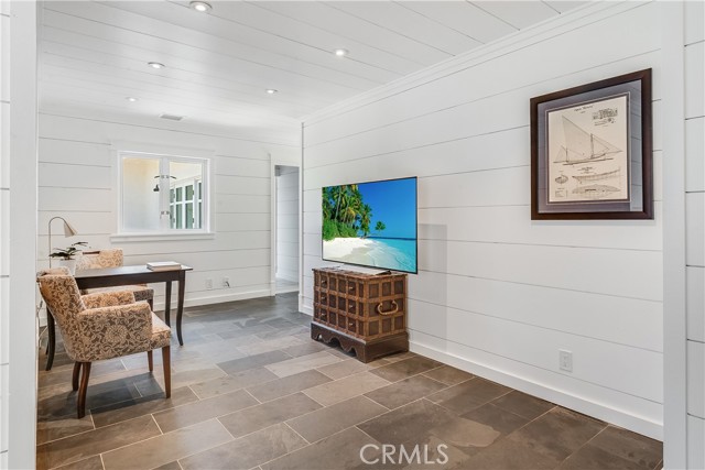 16 Roadrunner Road, Rolling Hills CA: https://media.crmls.org/medias/b0f91542-1a06-4685-b5a5-d8f995d8965c.jpg