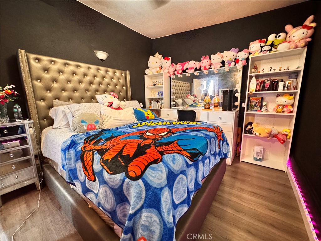https://media.crmls.org/medias/b0f93852-43a5-44b3-93d5-3cc7f910ff8e.jpg?preset=X-Large
