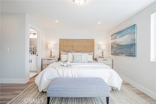 Upper Level En-Suite.