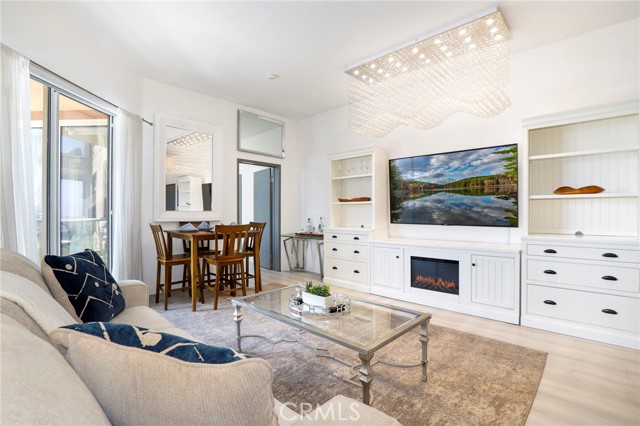 488 E Ocean Boulevard, Long Beach CA: https://media.crmls.org/medias/b0f98a33-4a0c-4924-a619-ebccce8ede88.jpg