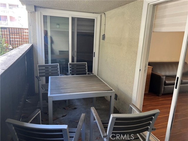 Detail Gallery Image 11 of 11 For 265 N Oakland #7,  Pasadena,  CA 91101 - 23 Beds | 23 Baths