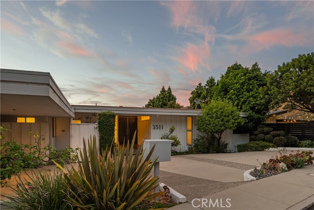 Detail Gallery Image 6 of 42 For 3511 Stonehill Pl, Sherman Oaks,  CA 91423 - 5 Beds | 3 Baths