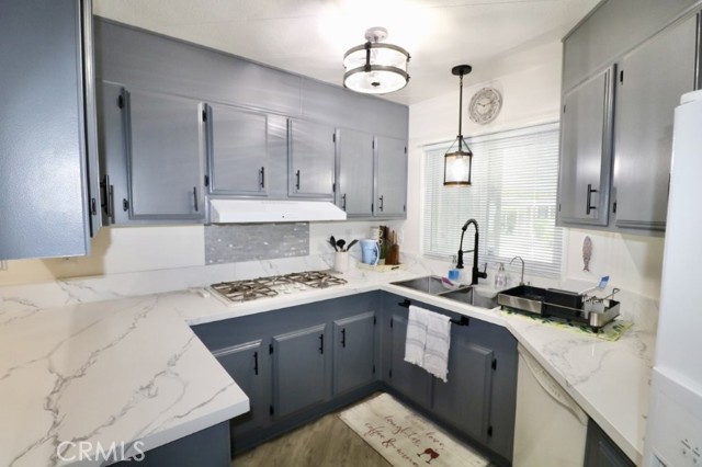 Detail Gallery Image 24 of 36 For 14044 Lake Glen Dr #38,  La Mirada,  CA 90638 - 2 Beds | 2 Baths