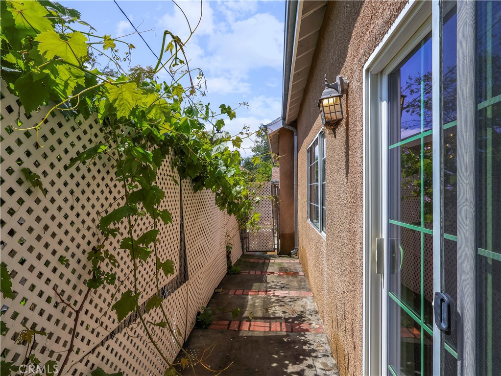 https://media.crmls.org/medias/b0fb9487-58f6-48e6-9796-a894e0dc36f1.jpg?preset=X-Large