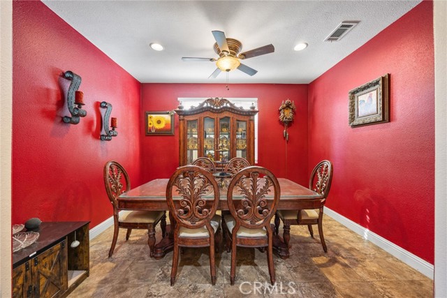 Detail Gallery Image 6 of 52 For 6119 Pilar, Bakersfield,  CA 93306 - 4 Beds | 3 Baths