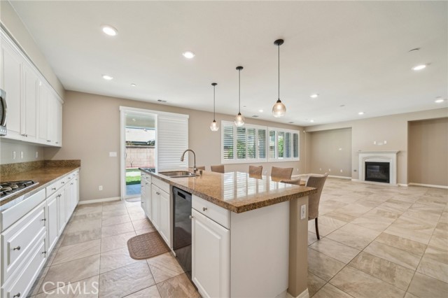 Detail Gallery Image 12 of 40 For 6125 Coopers Hawk Dr, Jurupa Valley,  CA 91752 - 5 Beds | 3/1 Baths